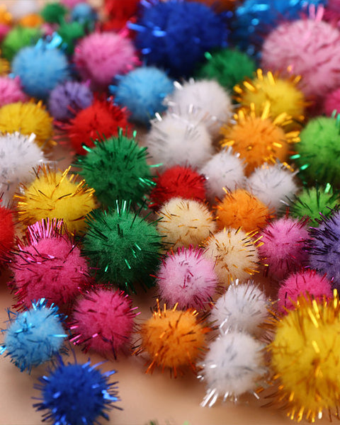 كرات زينة ملونة